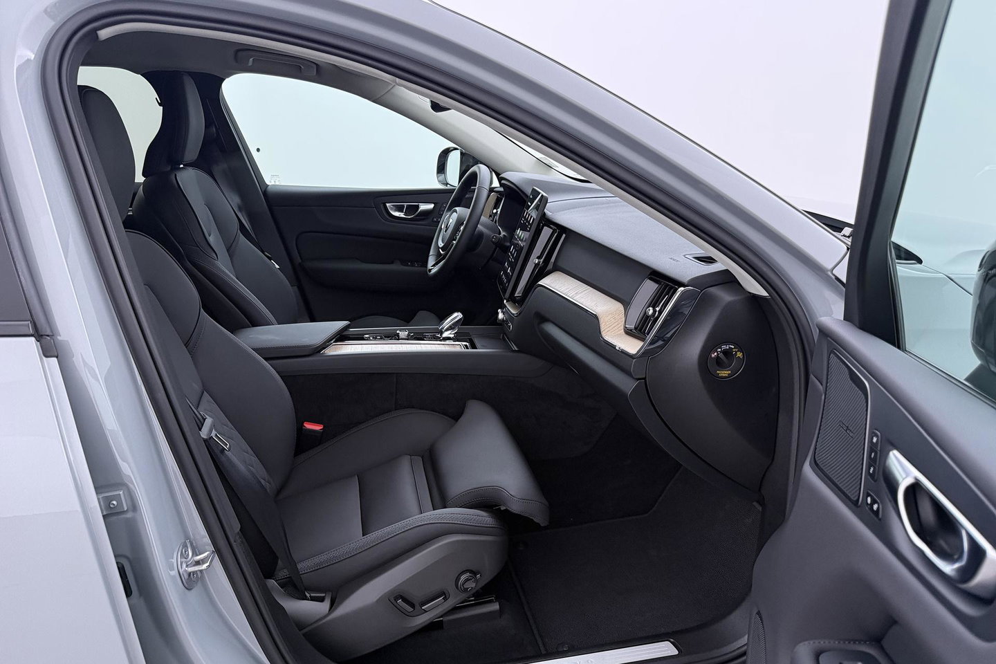 Volvo XC60 T8 Plug-in hybrid Plus Dark | ACC | Harman/Kardon | 360° Camera | Stoel+Stuurverwarming | BLIS | Memory