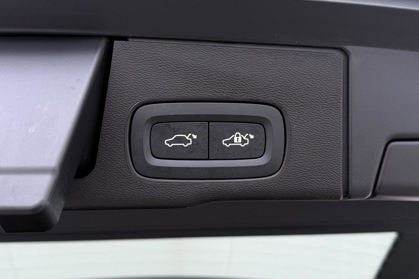 Volvo XC60 T8 Plug-in hybrid Plus Dark | ACC | Harman/Kardon | 360° Camera | Stoel+Stuurverwarming | BLIS | Memory