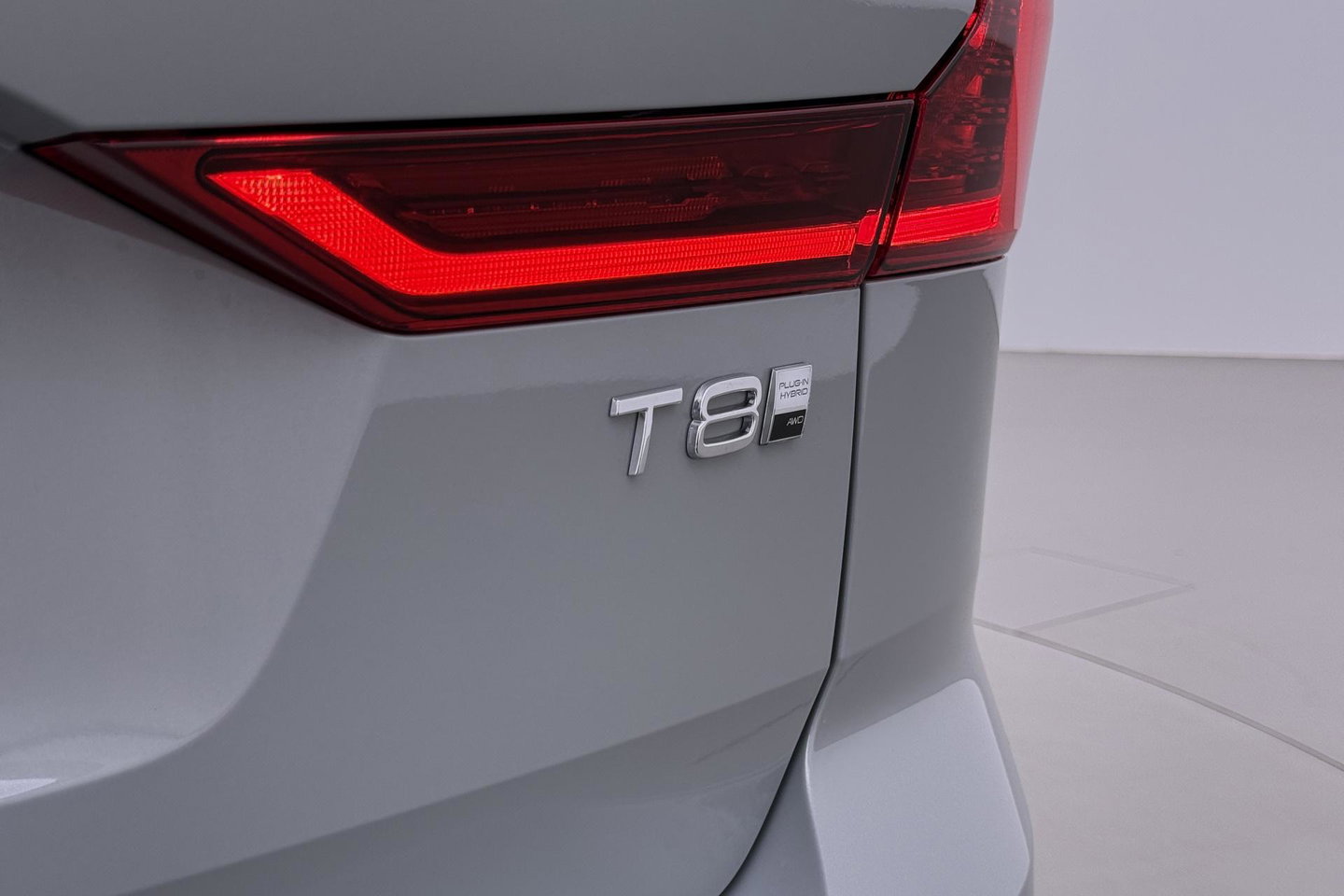 Volvo XC60 T8 Plug-in hybrid Plus Dark | ACC | Harman/Kardon | 360° Camera | Stoel+Stuurverwarming | BLIS | Memory