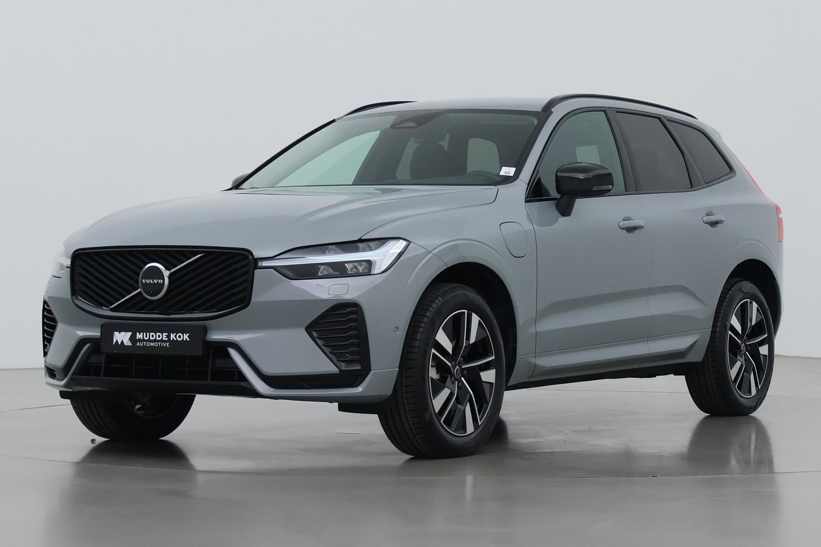 Volvo XC60 T8 Plug-in hybrid Plus Dark | ACC | Harman/Kardon | 360° Camera | Stoel+Stuurverwarming | BLIS | Memory