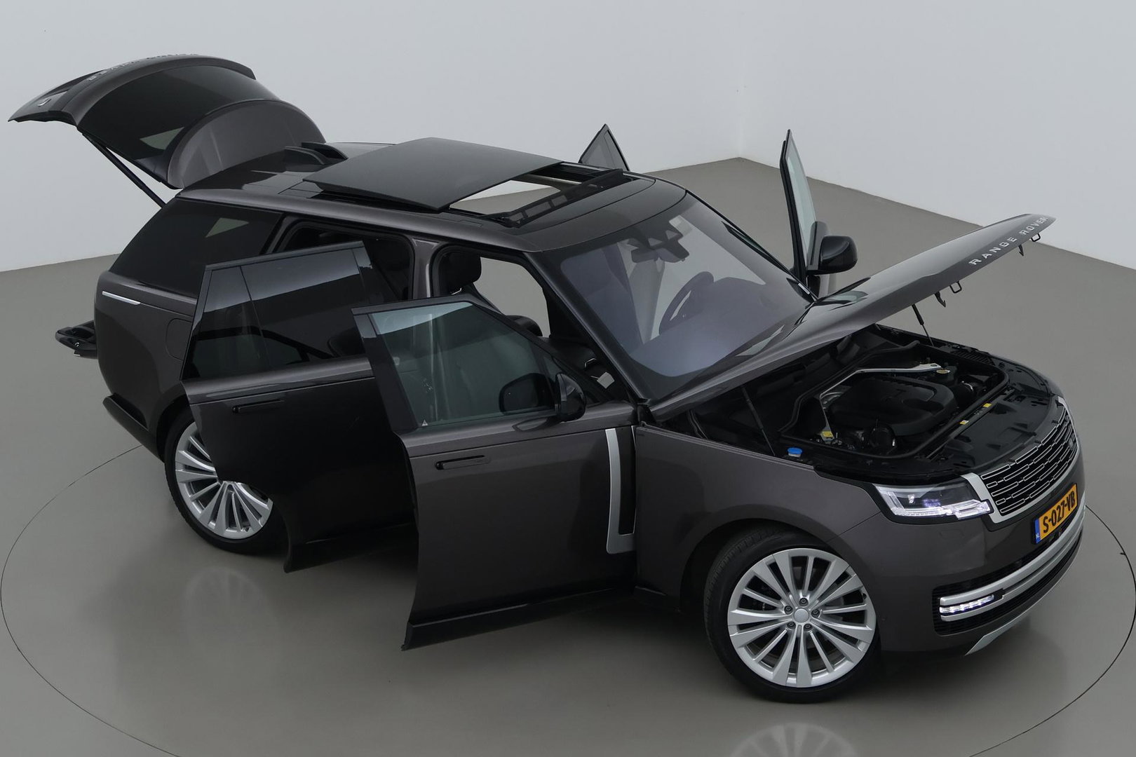 Land Rover Range Rover 3.0 D350 First Edition MHEV | ACC | Rear Seat Entertainment | Luchtvering | 23 Inch | 360° Camera | Massage | Trekhaak