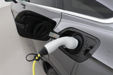 Volkswagen Touareg 3.0 TSi eHybrid 4MOTION Elegance | Luchtvering | Trekhaak | Panoramadak | Head-Up | 360 Camera | Ventilatie | Stoel+Stuurverwarming