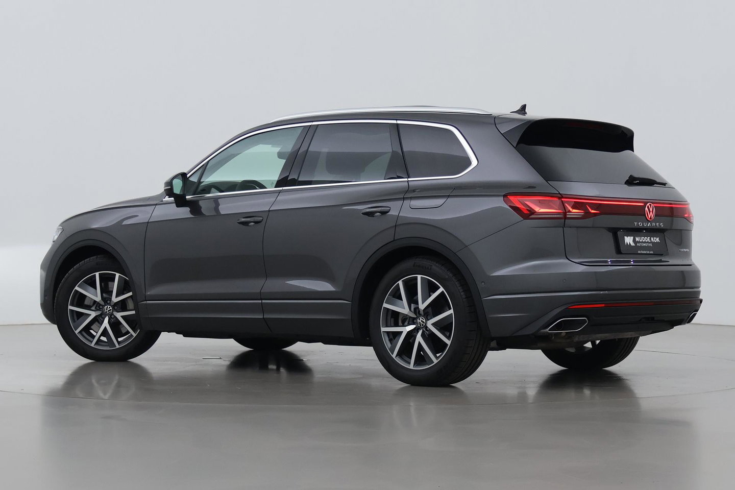 Volkswagen Touareg 3.0 TSi eHybrid 4MOTION Elegance | Luchtvering | Trekhaak | Panoramadak | Head-Up | 360 Camera | Ventilatie | Stoel+Stuurverwarming