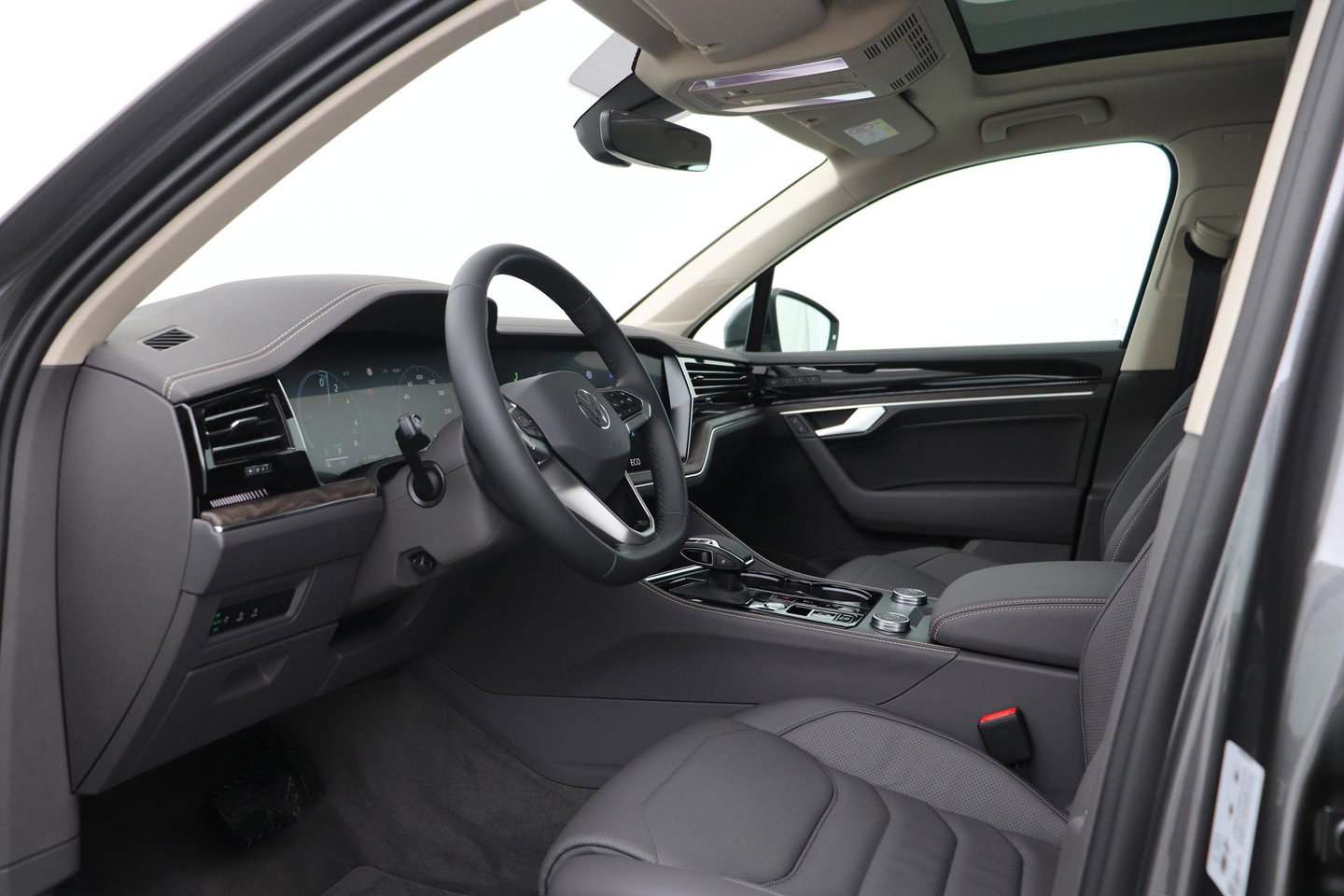 Volkswagen Touareg 3.0 TSi eHybrid 4MOTION Elegance | Luchtvering | Trekhaak | Panoramadak | Head-Up | 360 Camera | Ventilatie | Stoel+Stuurverwarming