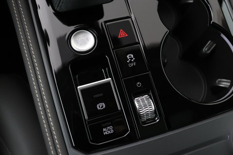 Volkswagen Touareg 3.0 TSi eHybrid 4MOTION Elegance | Luchtvering | Trekhaak | Panoramadak | Head-Up | 360 Camera | Ventilatie | Stoel+Stuurverwarming