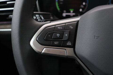 Volkswagen Touareg 3.0 TSi eHybrid 4MOTION Elegance | Luchtvering | Trekhaak | Panoramadak | Head-Up | 360 Camera | Ventilatie | Stoel+Stuurverwarming