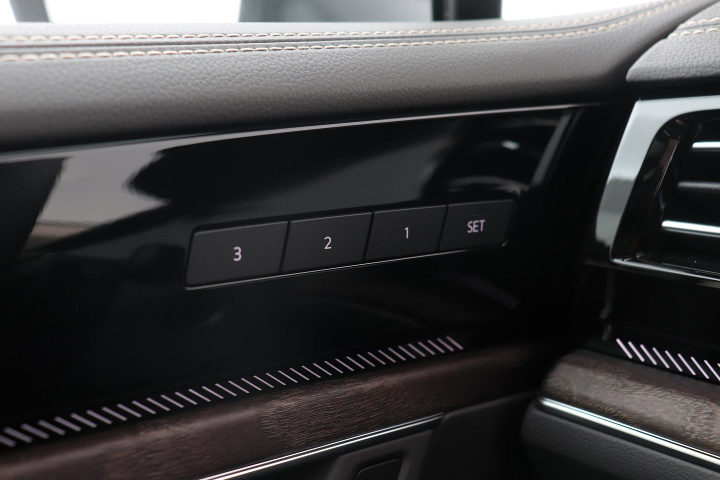 Volkswagen Touareg 3.0 TSi eHybrid 4MOTION Elegance | Luchtvering | Trekhaak | Panoramadak | Head-Up | 360 Camera | Ventilatie | Stoel+Stuurverwarming
