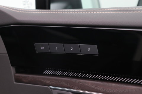 Volkswagen Touareg 3.0 TSi eHybrid 4MOTION Elegance | Luchtvering | Trekhaak | Panoramadak | Head-Up | 360 Camera | Ventilatie | Stoel+Stuurverwarming