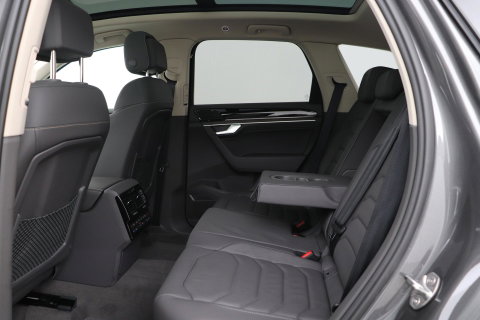 Volkswagen Touareg 3.0 TSi eHybrid 4MOTION Elegance | Luchtvering | Trekhaak | Panoramadak | Head-Up | 360 Camera | Ventilatie | Stoel+Stuurverwarming