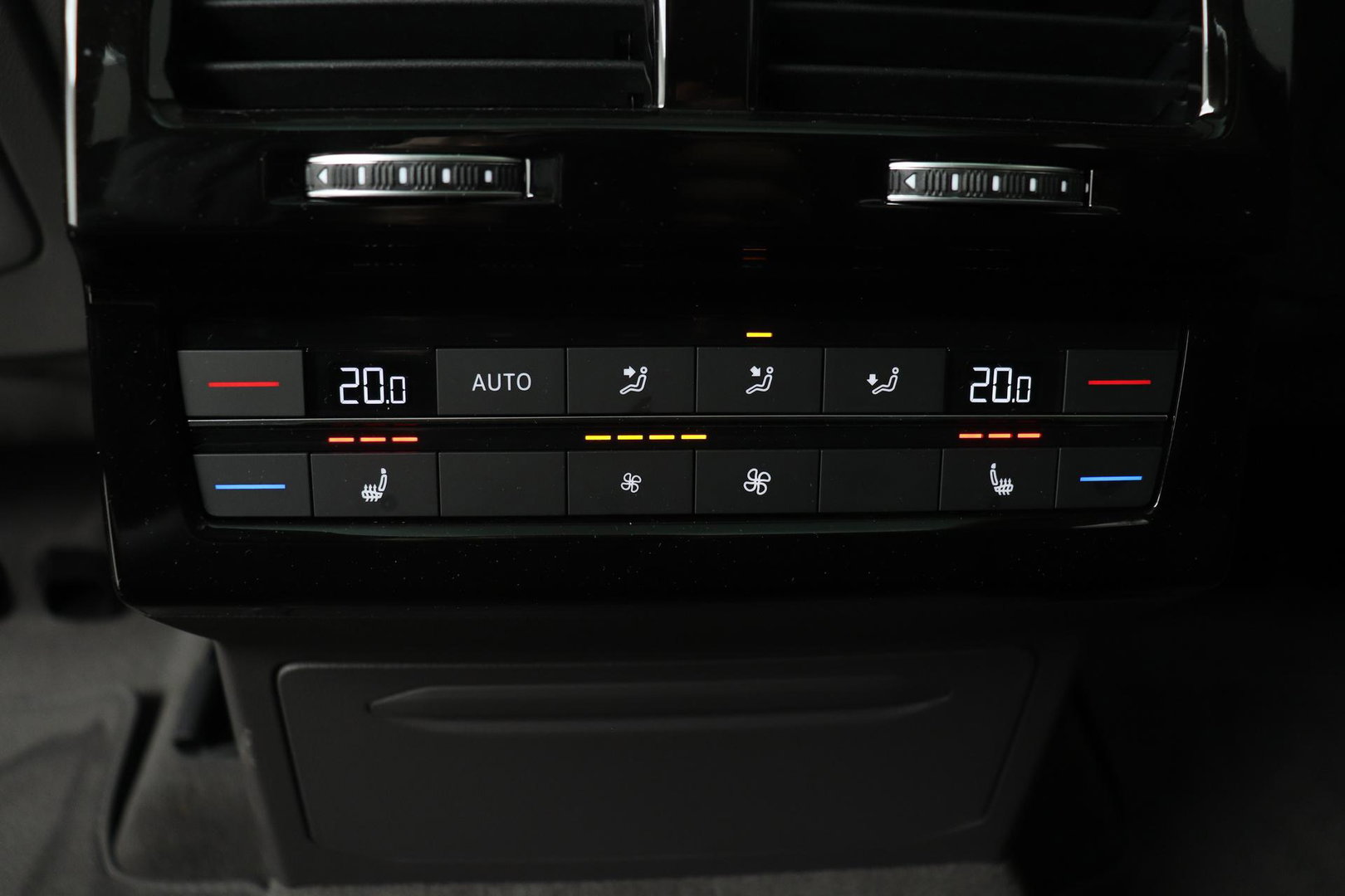 Volkswagen Touareg 3.0 TSi eHybrid 4MOTION Elegance | Luchtvering | Trekhaak | Panoramadak | Head-Up | 360 Camera | Ventilatie | Stoel+Stuurverwarming