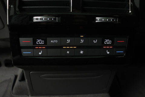 Volkswagen Touareg 3.0 TSi eHybrid 4MOTION Elegance | Luchtvering | Trekhaak | Panoramadak | Head-Up | 360 Camera | Ventilatie | Stoel+Stuurverwarming