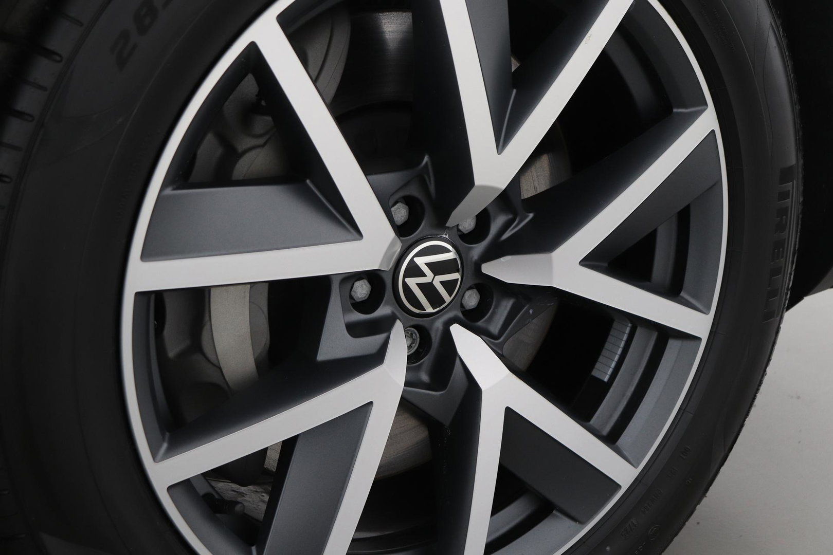 Volkswagen Touareg 3.0 TSi eHybrid 4MOTION Elegance | Luchtvering | Trekhaak | Panoramadak | Head-Up | 360 Camera | Ventilatie | Stoel+Stuurverwarming