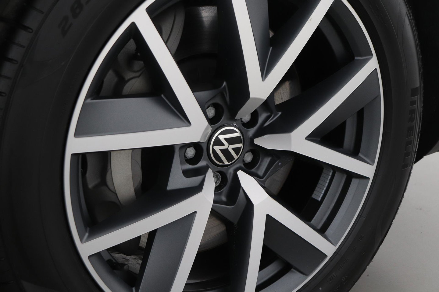 Volkswagen Touareg 3.0 TSi eHybrid 4MOTION Elegance | Luchtvering | Trekhaak | Panoramadak | Head-Up | 360 Camera | Ventilatie | Stoel+Stuurverwarming