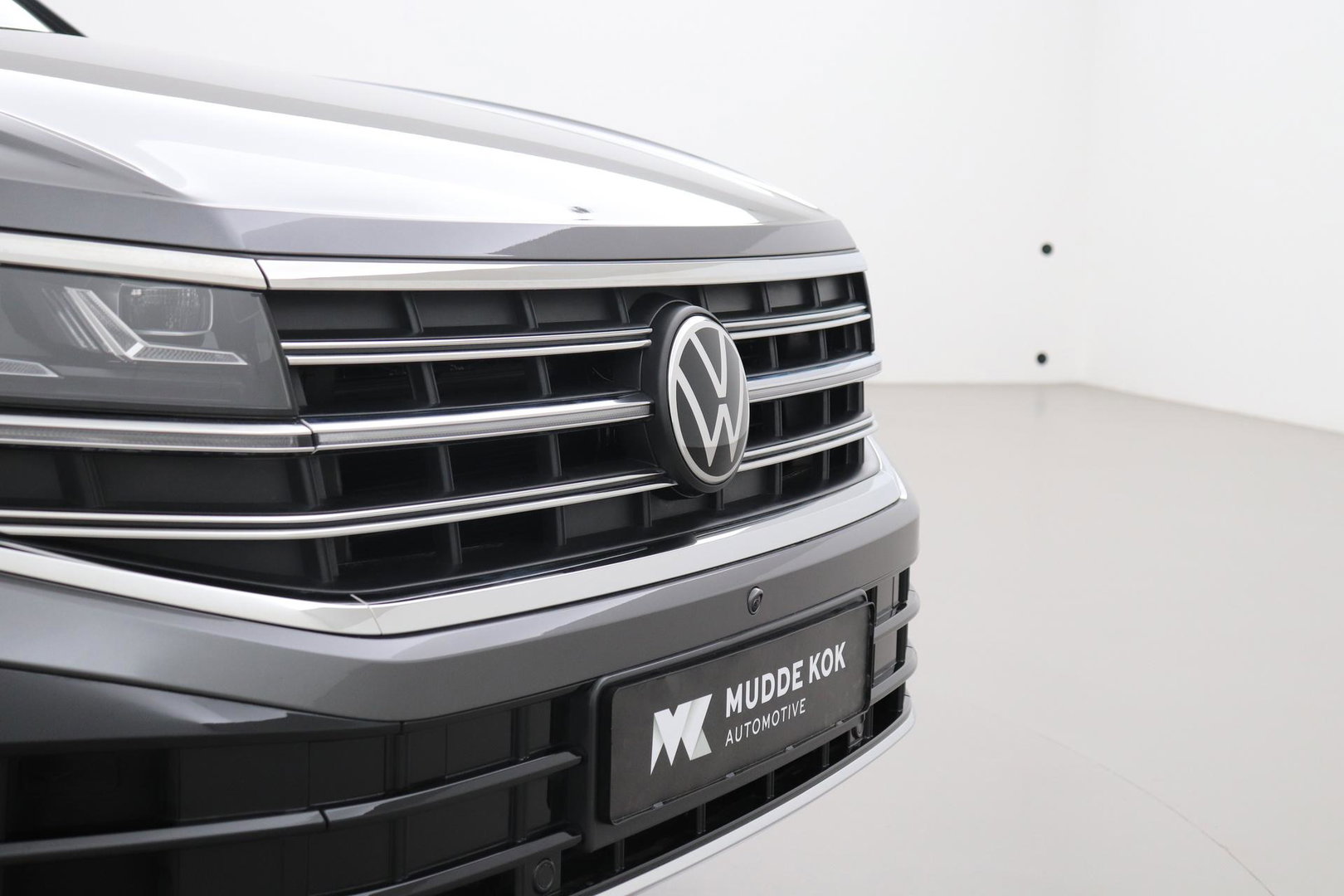 Volkswagen Touareg 3.0 TSi eHybrid 4MOTION Elegance | Luchtvering | Trekhaak | Panoramadak | Head-Up | 360 Camera | Ventilatie | Stoel+Stuurverwarming