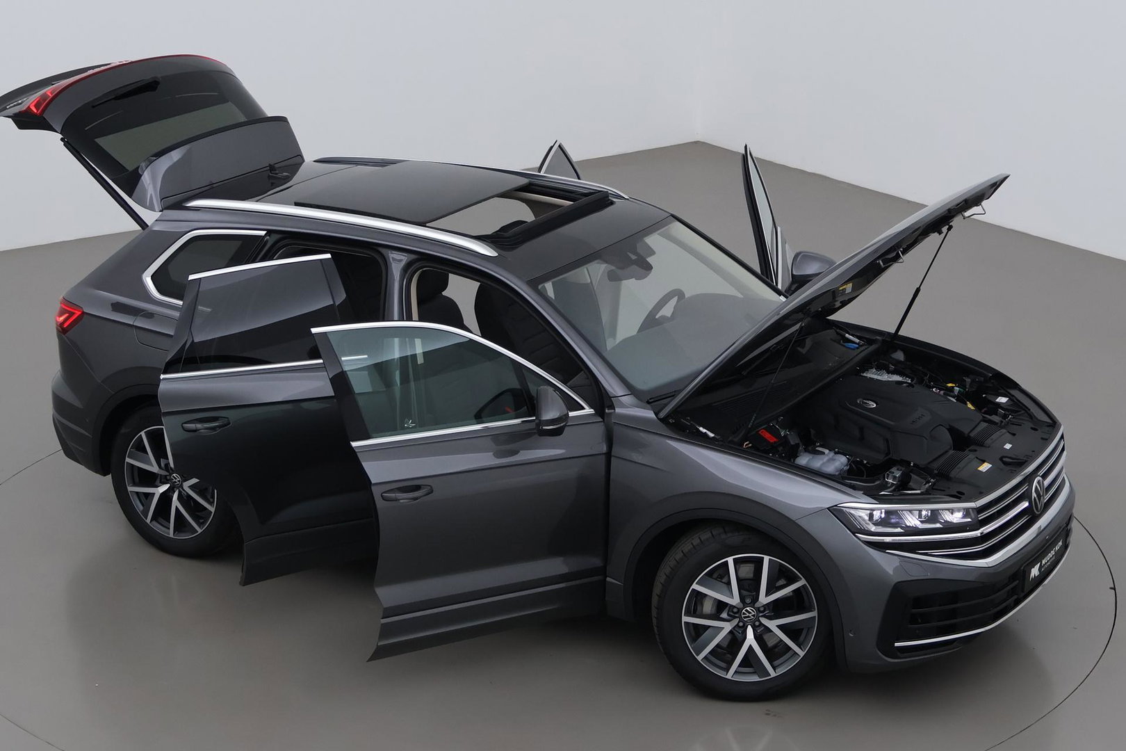 Volkswagen Touareg 3.0 TSi eHybrid 4MOTION Elegance | Luchtvering | Trekhaak | Panoramadak | Head-Up | 360 Camera | Ventilatie | Stoel+Stuurverwarming