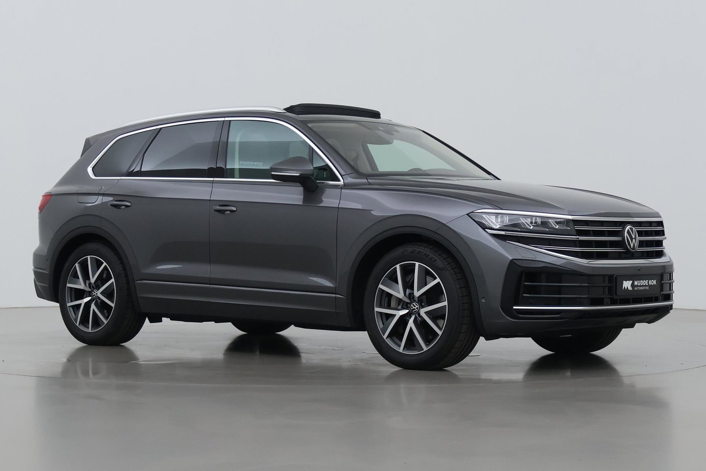 Volkswagen Touareg 3.0 TSi eHybrid 4MOTION Elegance | Luchtvering | Trekhaak | Panoramadak | Head-Up | 360 Camera | Ventilatie | Stoel+Stuurverwarming