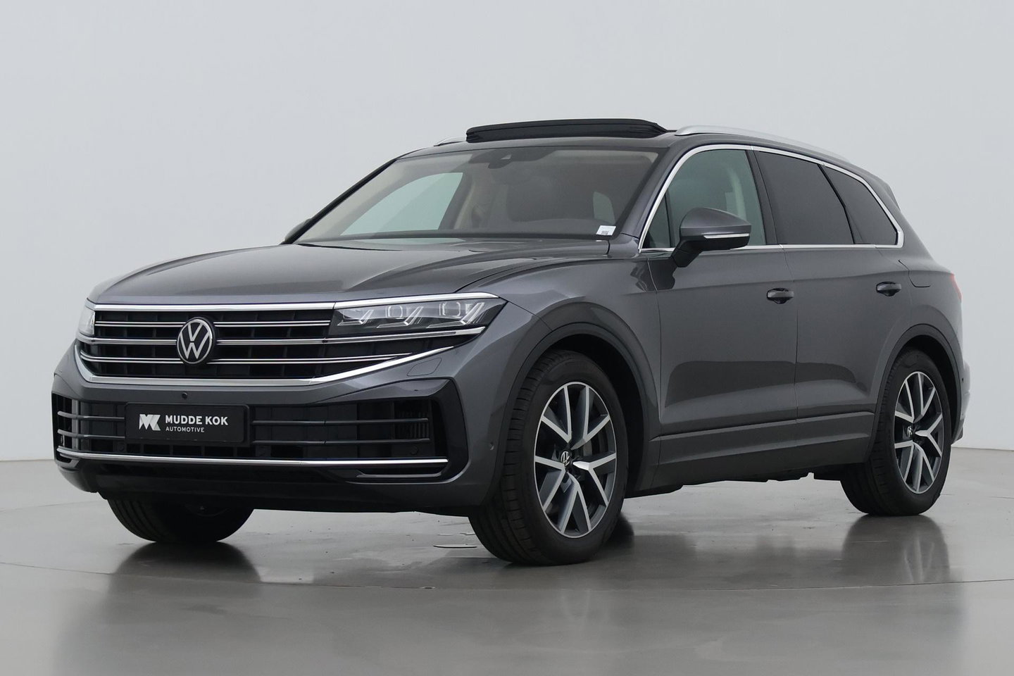Volkswagen Touareg 3.0 TSi eHybrid 4MOTION Elegance | Luchtvering | Trekhaak | Panoramadak | Head-Up | 360 Camera | Ventilatie | Stoel+Stuurverwarming