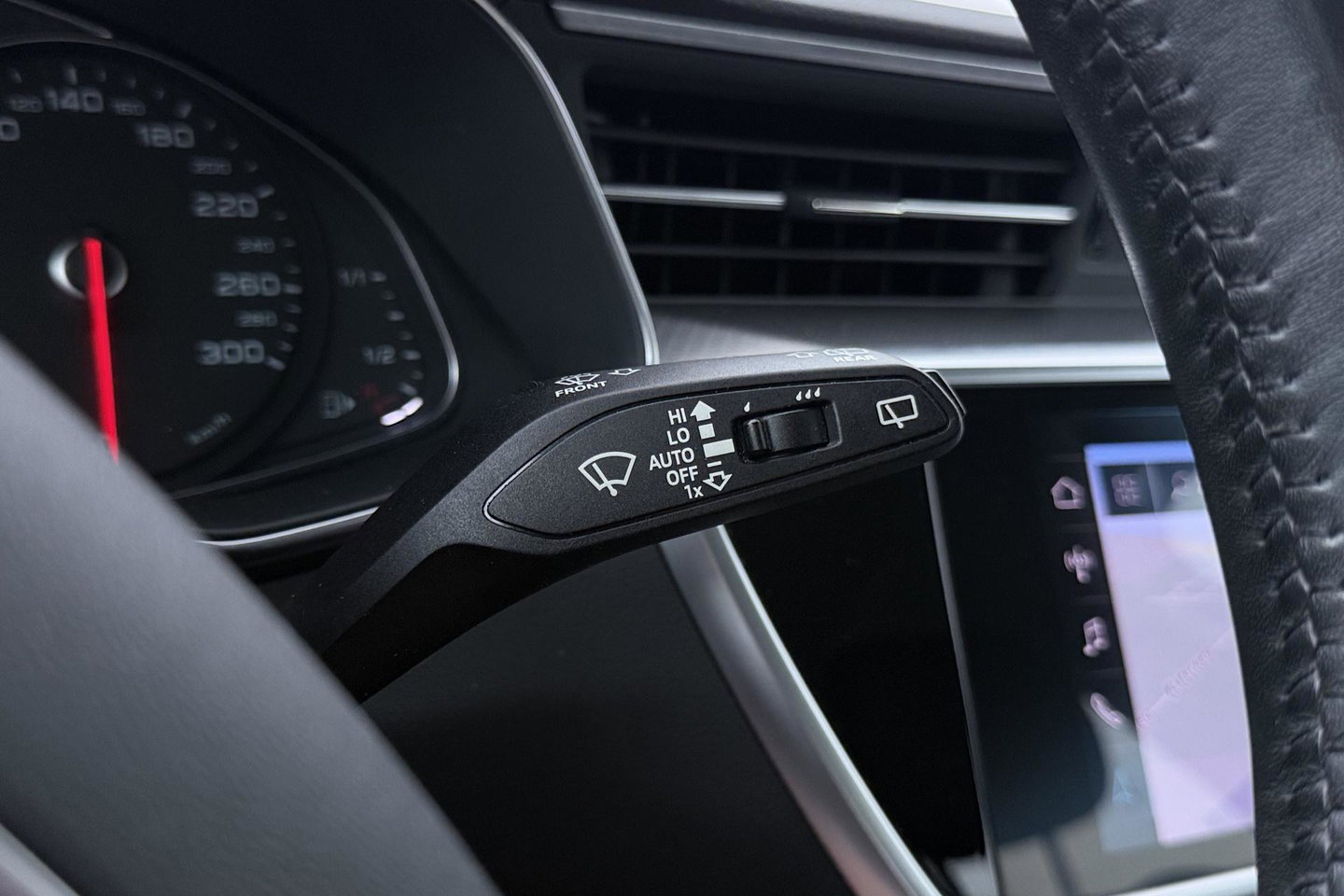 Audi A6 Avant 45 TFSI Design Pro Line Plus | ACC | Trekhaak | Stoelverwarming | Elektrische Achterklep | Navigatie | LED | 18 Inch