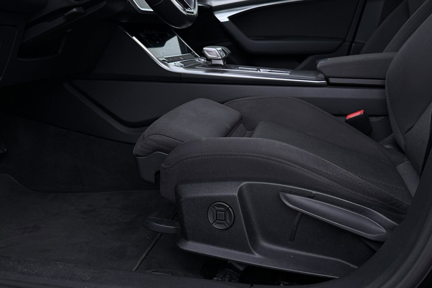 Audi A6 Avant 45 TFSI Design Pro Line Plus | ACC | Trekhaak | Stoelverwarming | Elektrische Achterklep | Navigatie | LED | 18 Inch