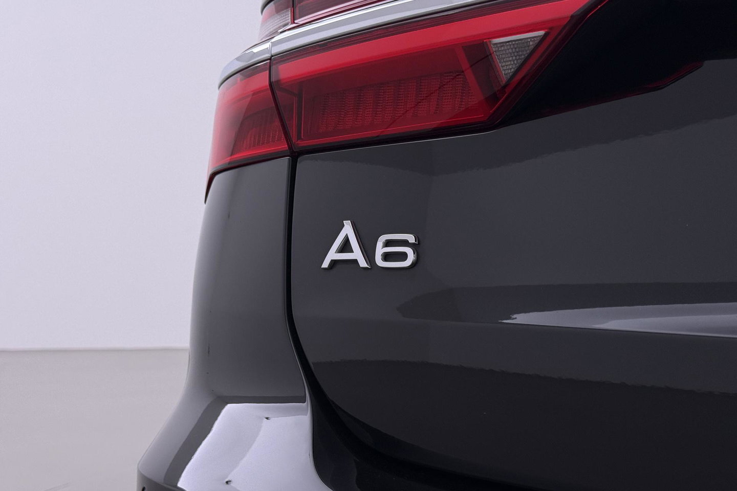 Audi A6 Avant 45 TFSI Design Pro Line Plus | ACC | Trekhaak | Stoelverwarming | Elektrische Achterklep | Navigatie | LED | 18 Inch