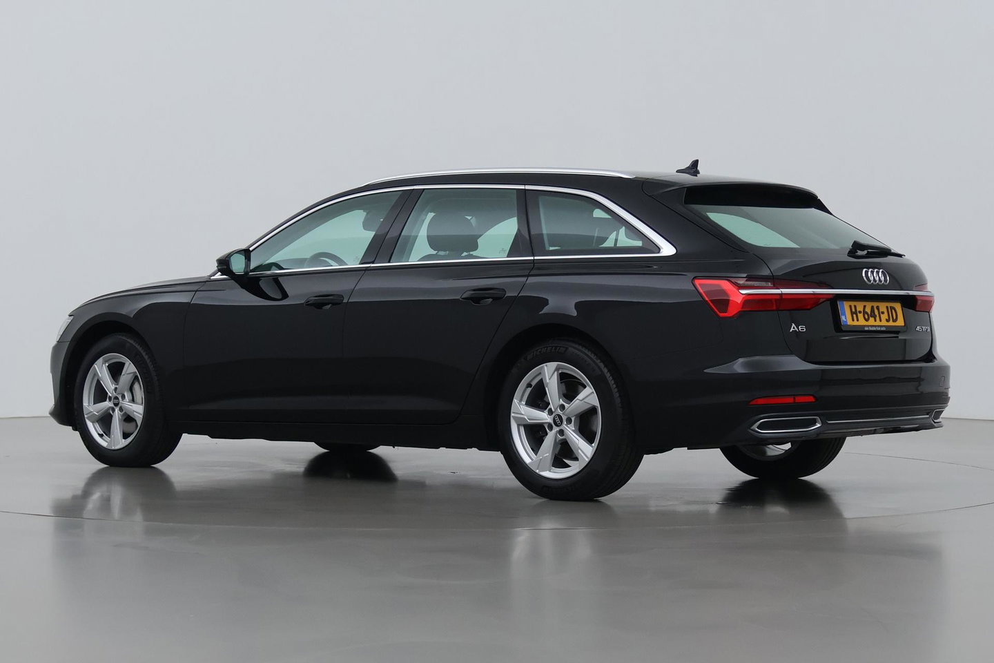 Audi A6 Avant 45 TFSI Design Pro Line Plus | ACC | Trekhaak | Stoelverwarming | Elektrische Achterklep | Navigatie | LED | 18 Inch