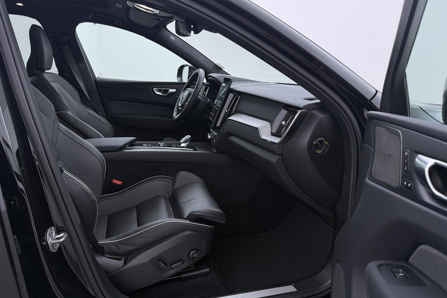 Volvo XC60 T8 Plug-in hybrid Plus Black Edition | ACC | Panoramadak | Harman/Kardon | 360° Camera | Head-Up | 21 inch