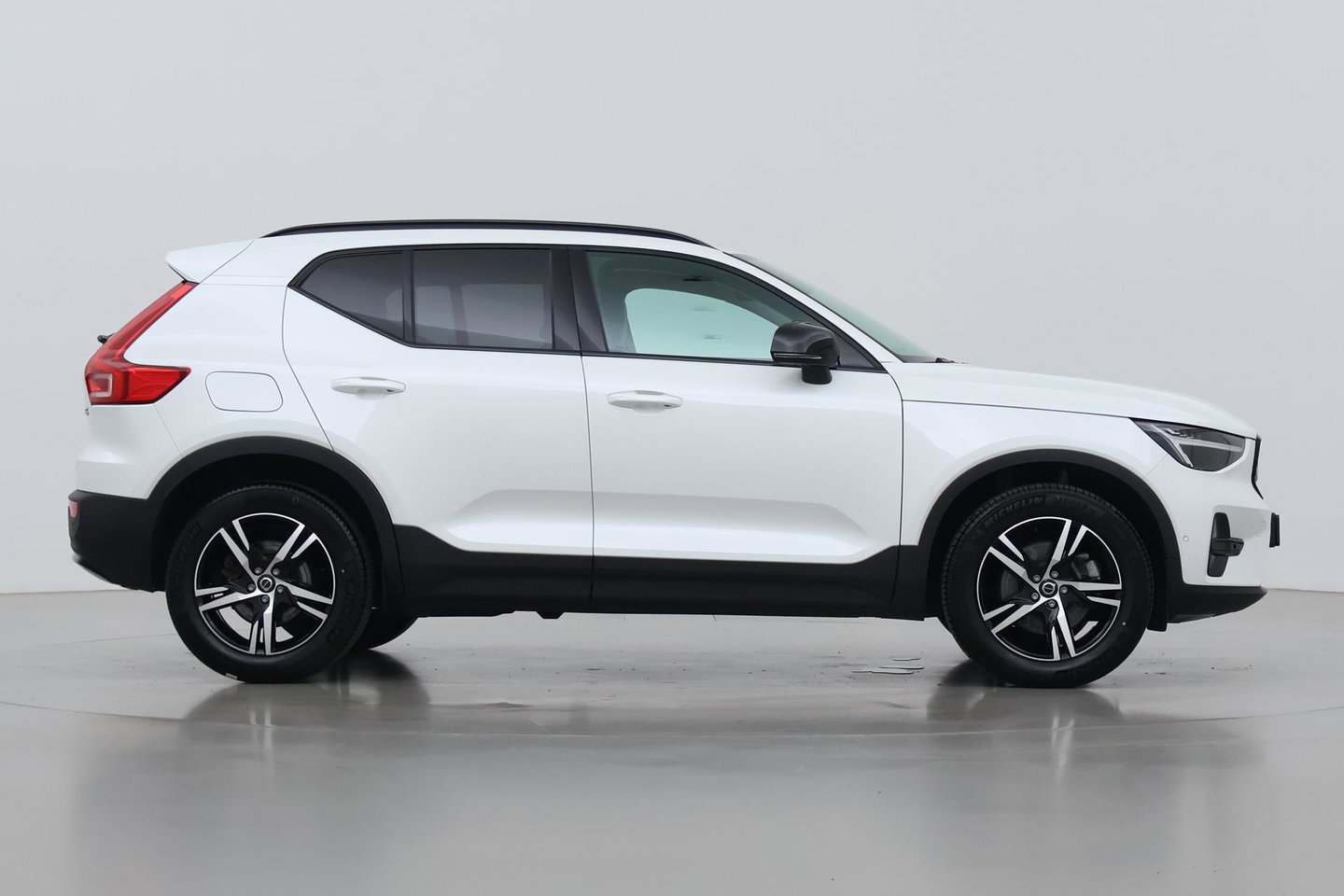 Volvo XC40 2.0 B3 Plus Dark | ACC | 360° Camera | Harman/Kardon | Memory | Stoel+Stuurverwarming | 19 Inch