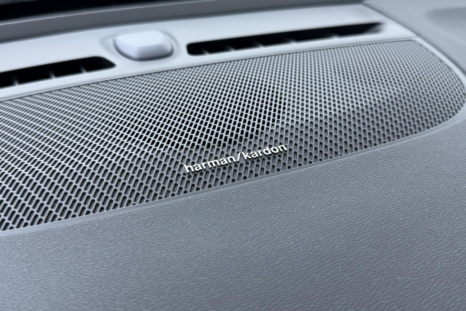 Volvo XC40 2.0 B3 Plus Dark | ACC | 360° Camera | Harman/Kardon | Memory | Stoel+Stuurverwarming | 19 Inch