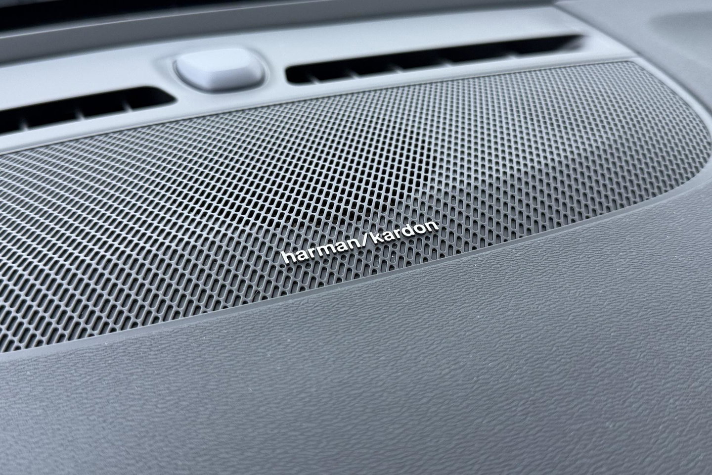 Volvo XC40 2.0 B3 Plus Dark | ACC | 360° Camera | Harman/Kardon | Memory | Stoel+Stuurverwarming | 19 Inch