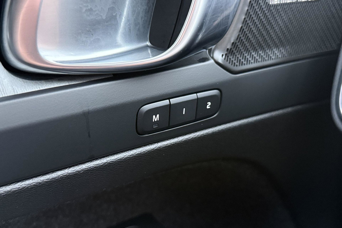 Volvo XC40 2.0 B3 Plus Dark | ACC | 360° Camera | Harman/Kardon | Memory | Stoel+Stuurverwarming | 19 Inch