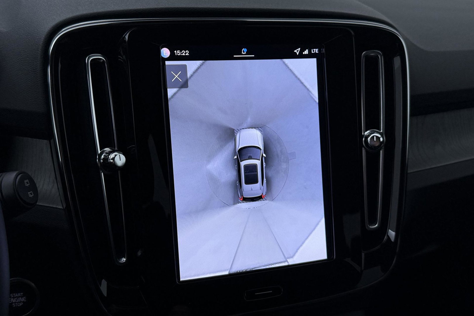 Volvo XC40 2.0 B3 Plus Dark | ACC | 360° Camera | Harman/Kardon | Memory | Stoel+Stuurverwarming | 19 Inch