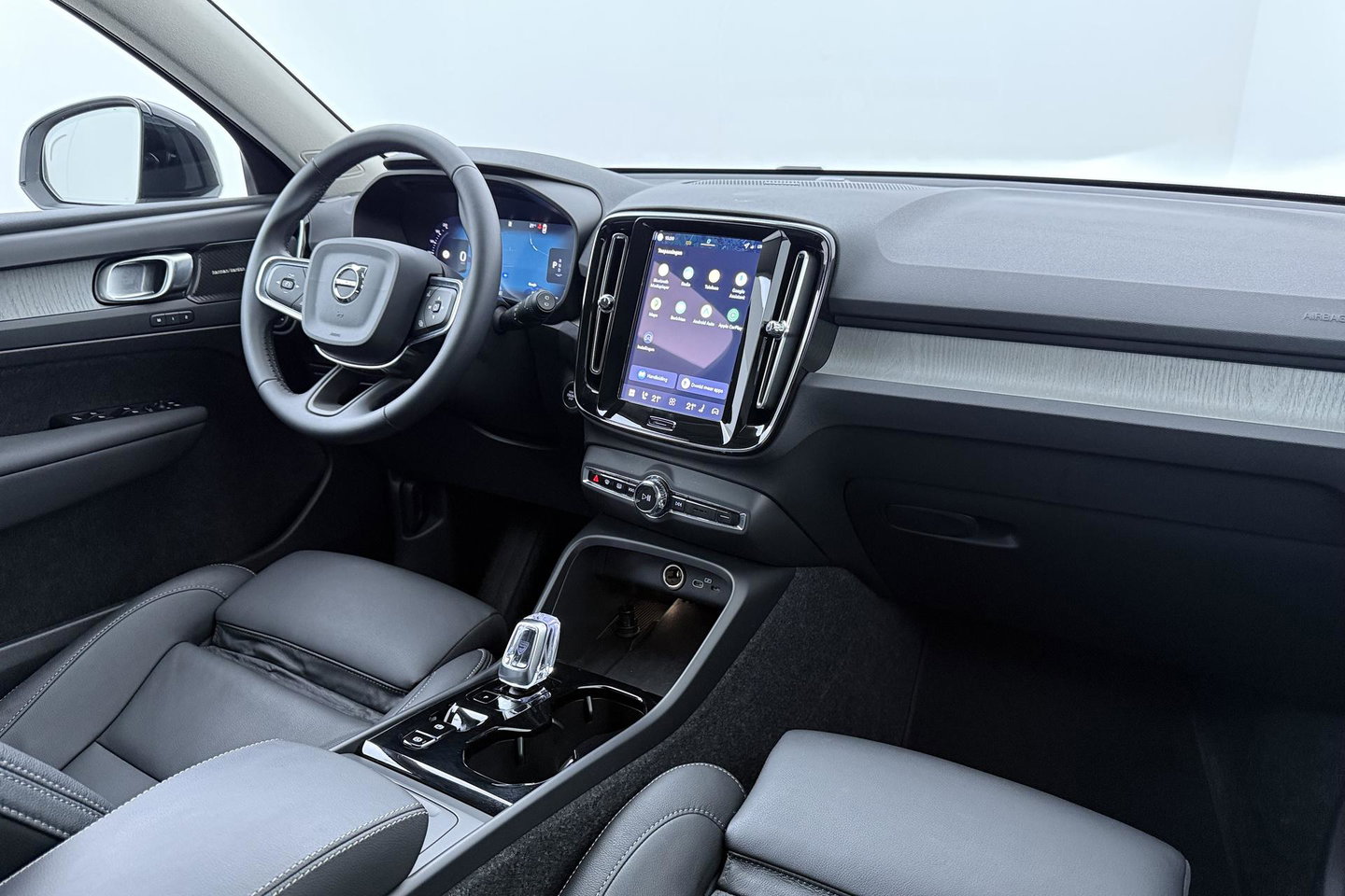 Volvo XC40 2.0 B3 Plus Dark | ACC | 360° Camera | Harman/Kardon | Memory | Stoel+Stuurverwarming | 19 Inch