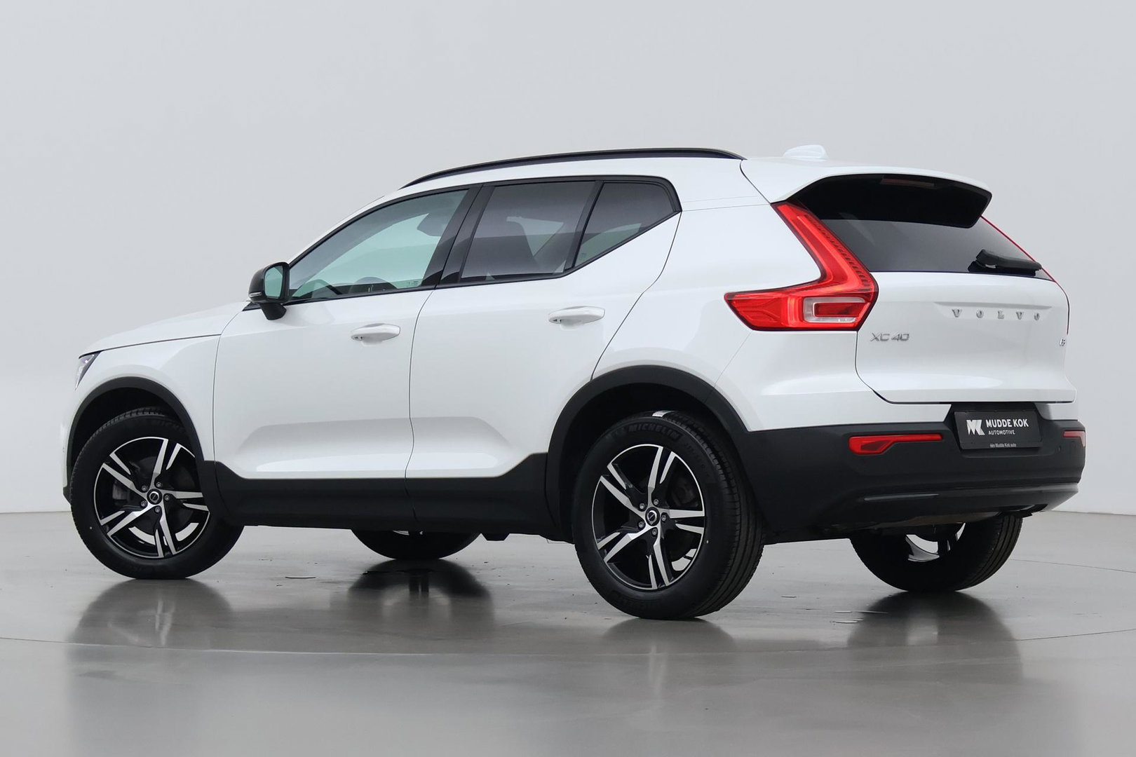 Volvo XC40 2.0 B3 Plus Dark | ACC | 360° Camera | Harman/Kardon | Memory | Stoel+Stuurverwarming | 19 Inch