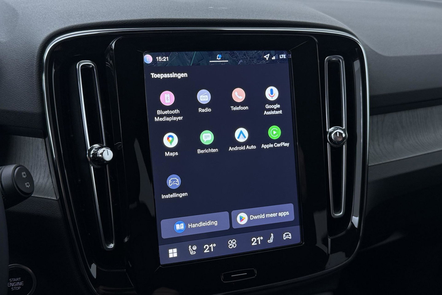 Volvo XC40 2.0 B3 Plus Dark | ACC | 360° Camera | Harman/Kardon | Memory | Stoel+Stuurverwarming | 19 Inch