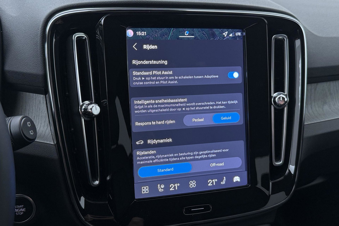 Volvo XC40 2.0 B3 Plus Dark | ACC | 360° Camera | Harman/Kardon | Memory | Stoel+Stuurverwarming | 19 Inch