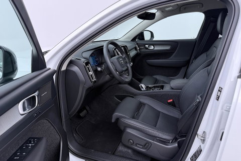Volvo XC40 2.0 B3 Plus Dark | ACC | 360° Camera | Harman/Kardon | Memory | Stoel+Stuurverwarming | 19 Inch