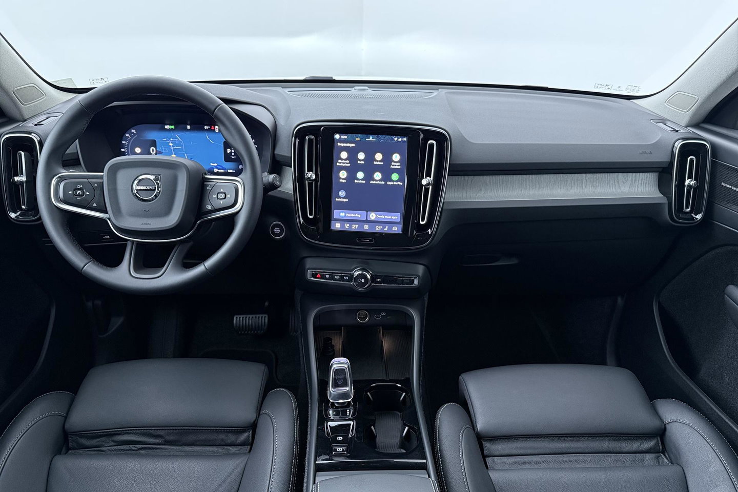 Volvo XC40 2.0 B3 Plus Dark | ACC | 360° Camera | Harman/Kardon | Memory | Stoel+Stuurverwarming | 19 Inch