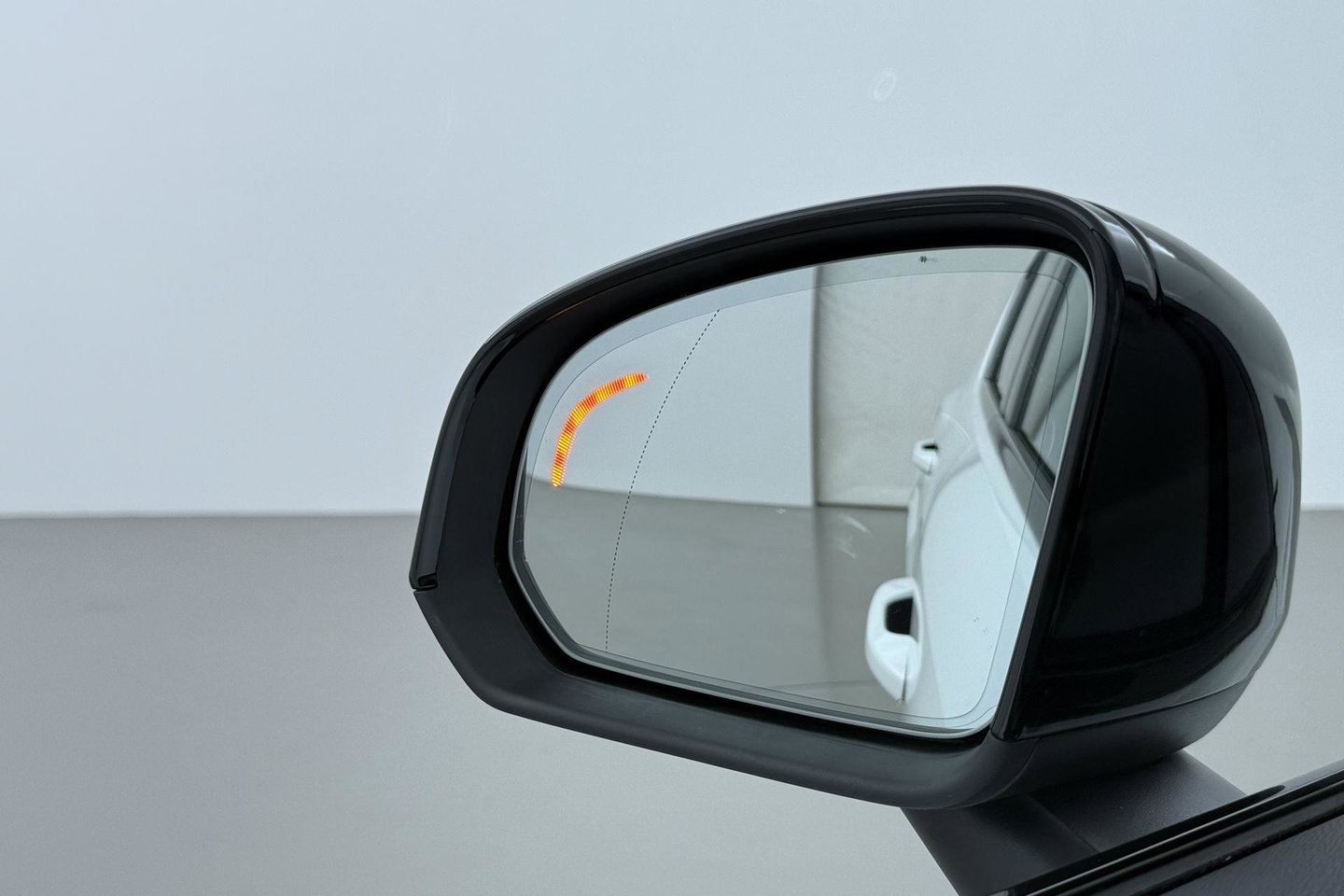 Volvo XC40 2.0 B3 Plus Dark | ACC | 360° Camera | Harman/Kardon | Memory | Stoel+Stuurverwarming | 19 Inch