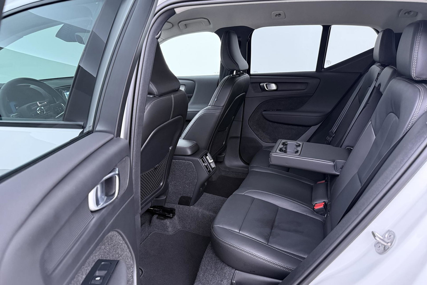 Volvo XC40 2.0 B3 Plus Dark | ACC | 360° Camera | Harman/Kardon | Memory | Stoel+Stuurverwarming | 19 Inch