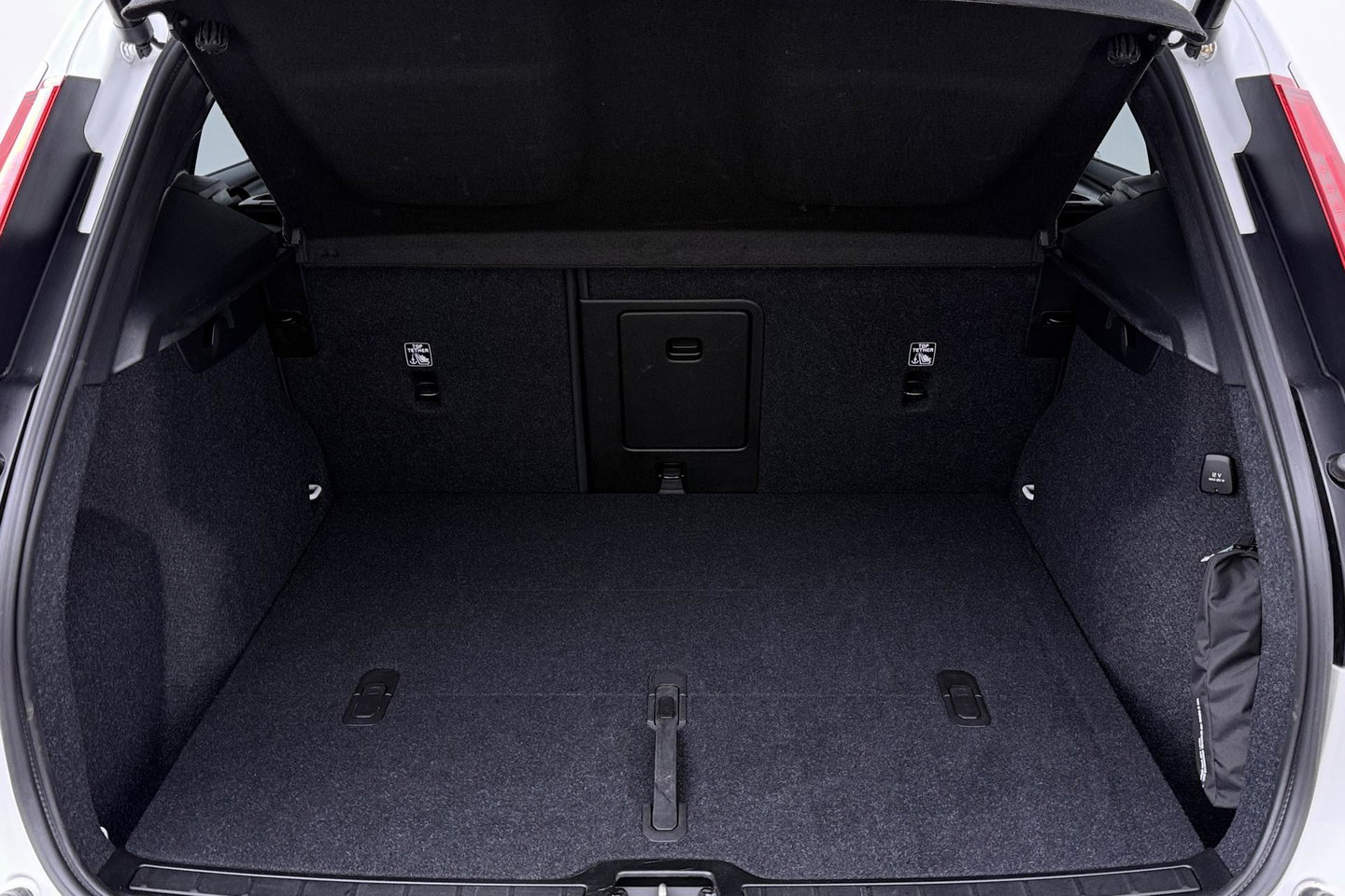 Volvo XC40 2.0 B3 Plus Dark | ACC | 360° Camera | Harman/Kardon | Memory | Stoel+Stuurverwarming | 19 Inch