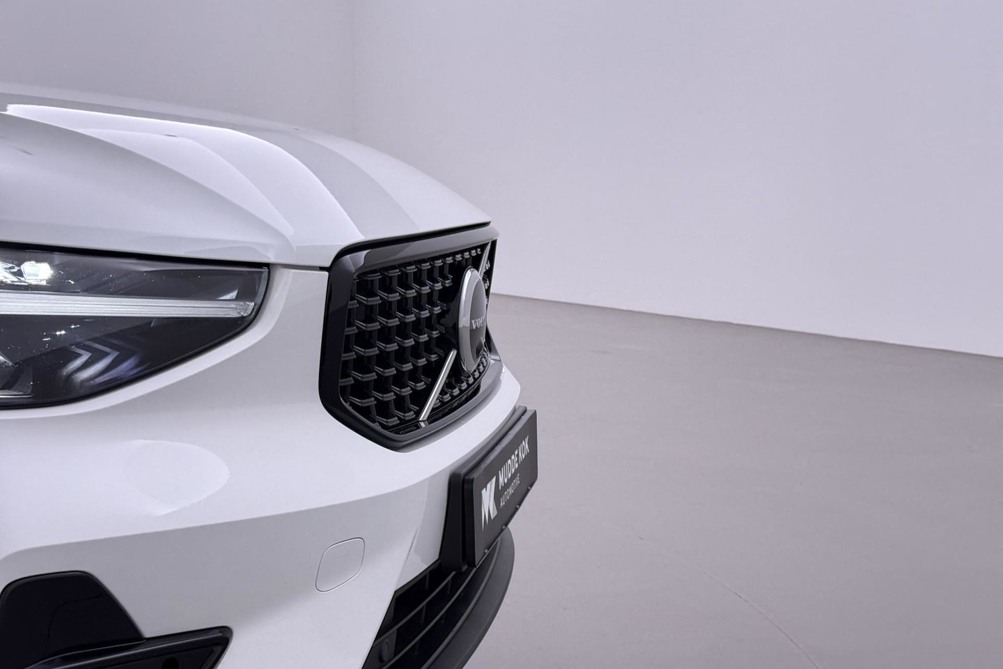 Volvo XC40 2.0 B3 Plus Dark | ACC | 360° Camera | Harman/Kardon | Memory | Stoel+Stuurverwarming | 19 Inch