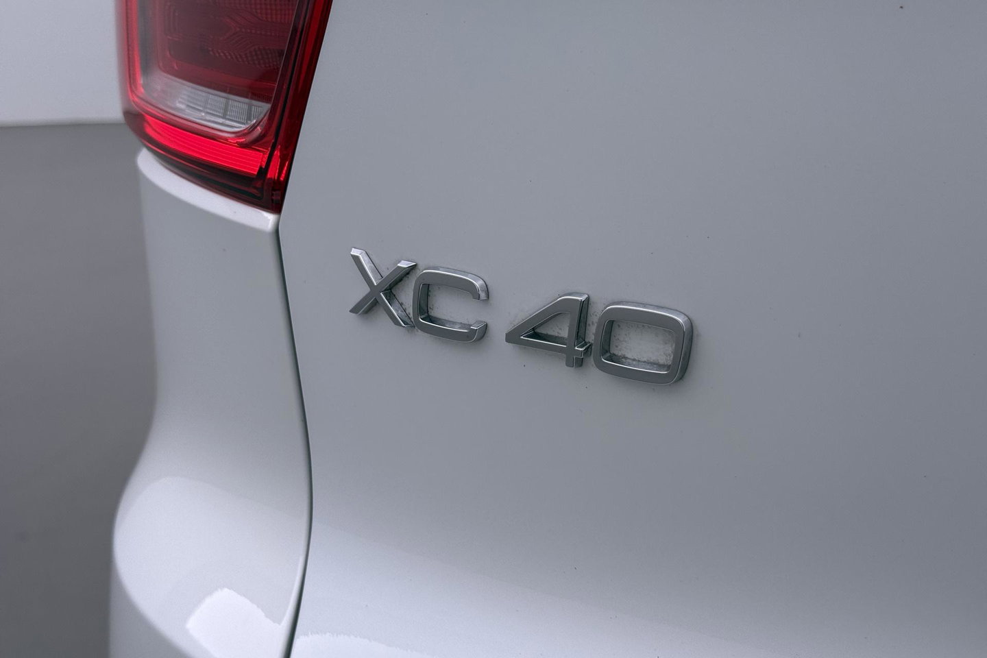 Volvo XC40 2.0 B3 Plus Dark | ACC | 360° Camera | Harman/Kardon | Memory | Stoel+Stuurverwarming | 19 Inch