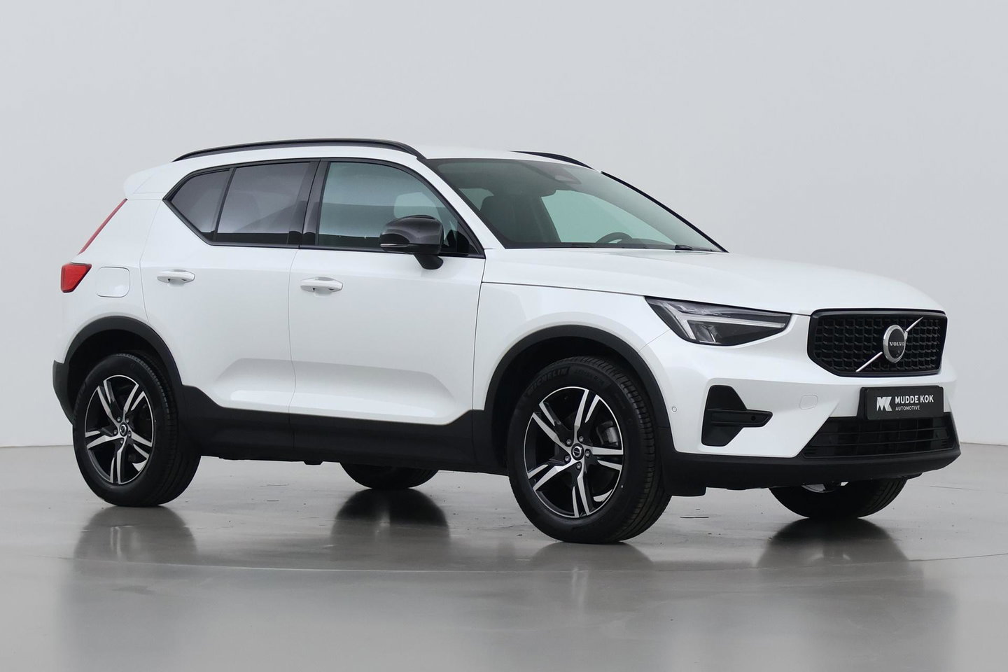 Volvo XC40 2.0 B3 Plus Dark | ACC | 360° Camera | Harman/Kardon | Memory | Stoel+Stuurverwarming | 19 Inch