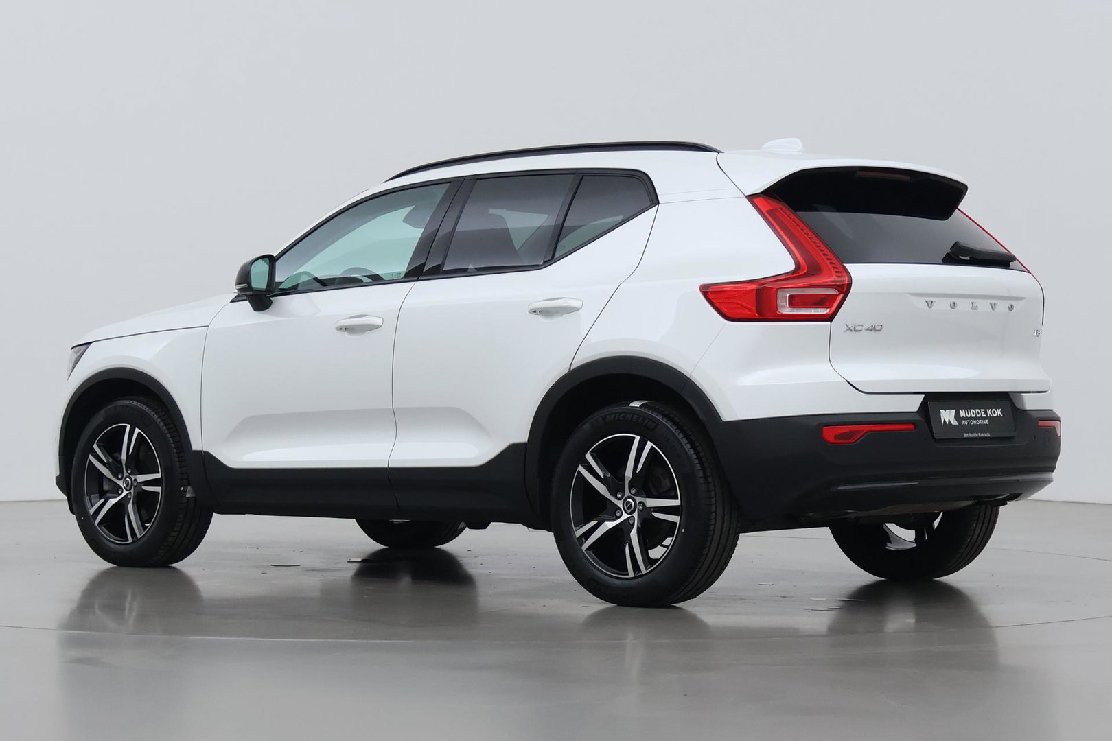 Volvo XC40 2.0 B3 Plus Dark | ACC | 360° Camera | Harman/Kardon | Memory | Stoel+Stuurverwarming | 19 Inch