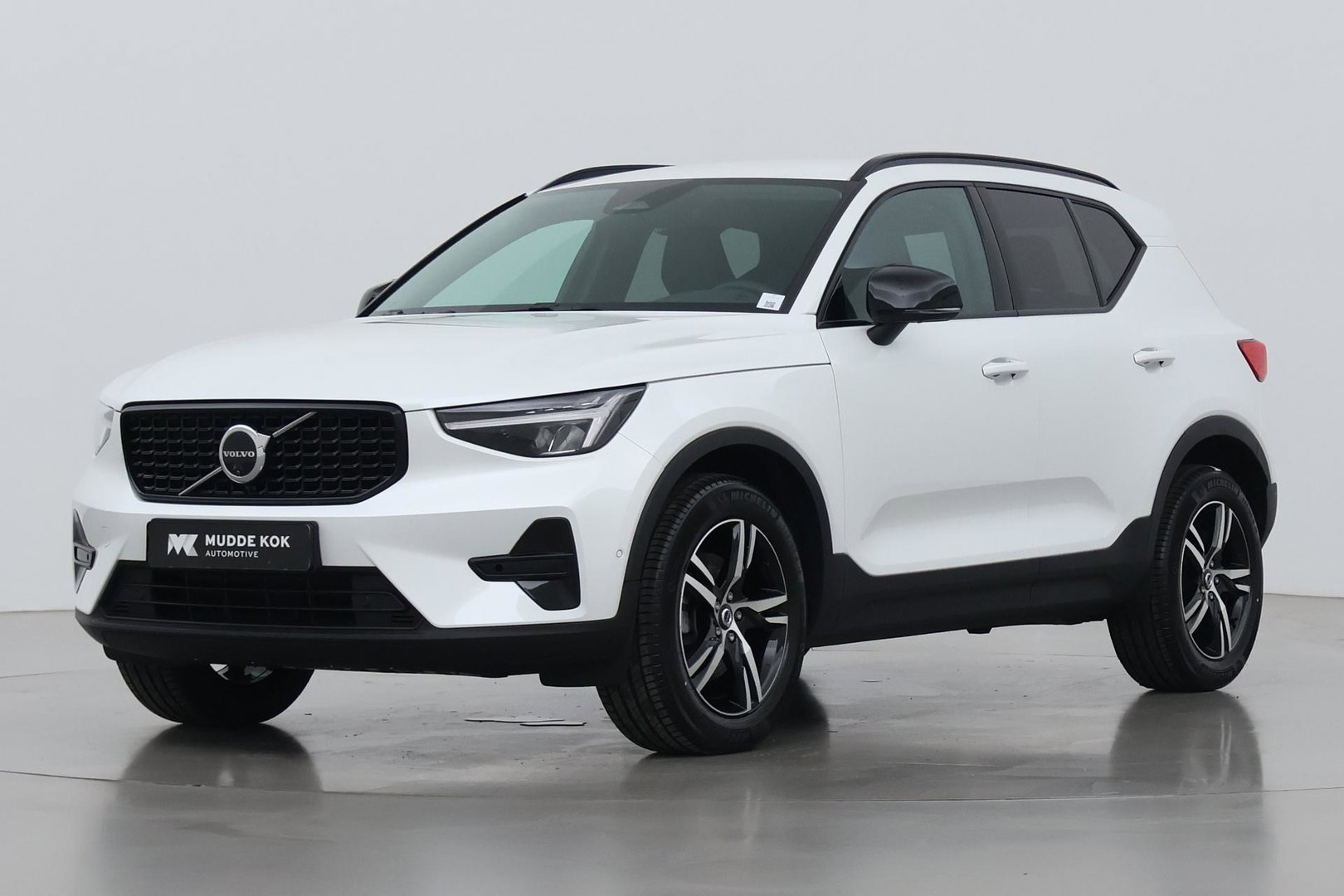 Volvo XC40 2.0 B3 Plus Dark | ACC | 360° Camera | Harman/Kardon | Memory | Stoel+Stuurverwarming | 19 Inch