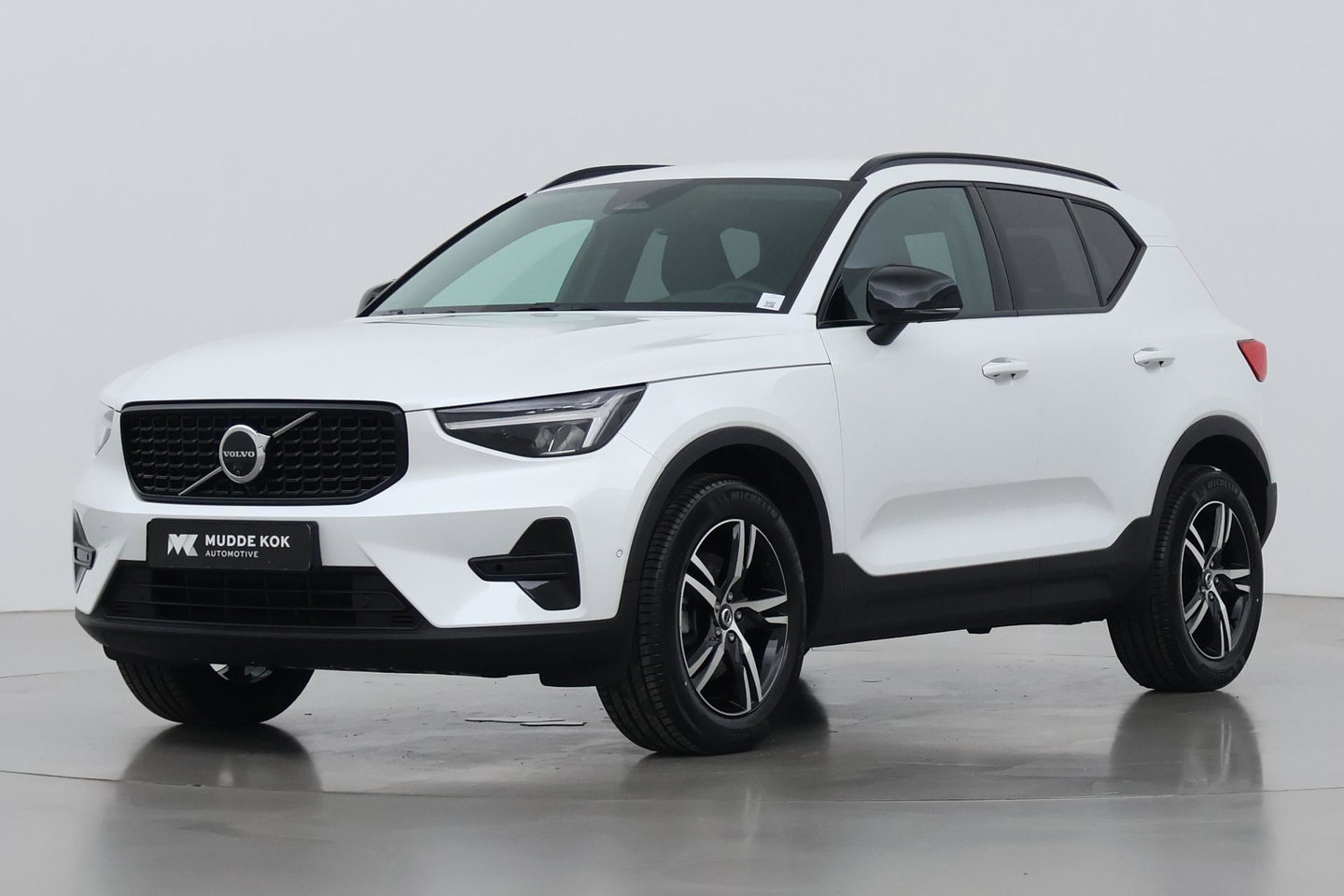 Volvo XC40 2.0 B3 Plus Dark | ACC | 360° Camera | Harman/Kardon | Memory | Stoel+Stuurverwarming | 19 Inch