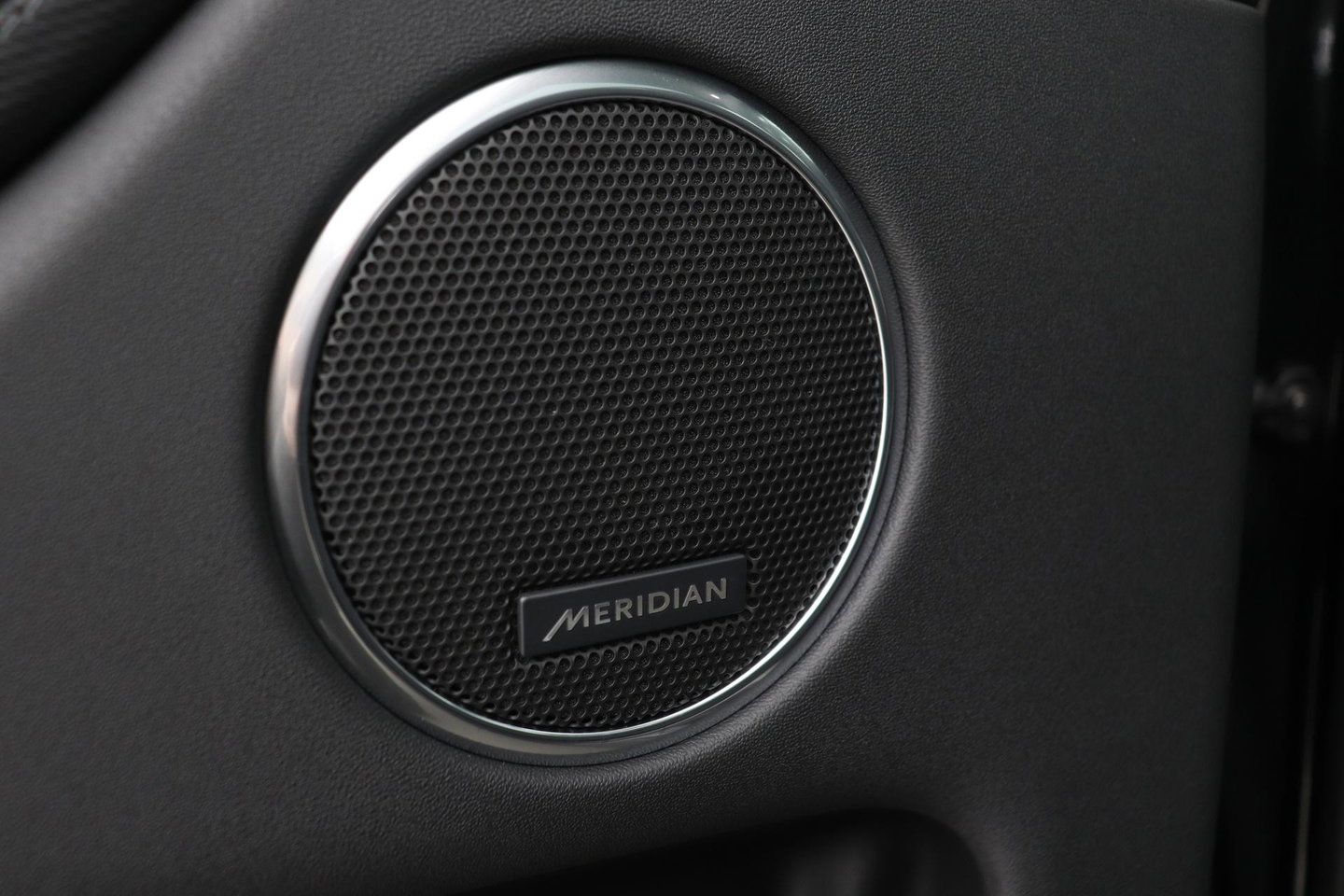 Land Rover Discovery Sport P270e PHEV Dynamic SE | NIEUW! | Panoramadak | Trekhaak | ACC | Meridian | Stoel+Stuurverwarming