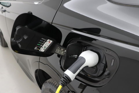 Land Rover Discovery Sport P270e PHEV Dynamic SE | NIEUW! | Panoramadak | Trekhaak | ACC | Meridian | Stoel+Stuurverwarming