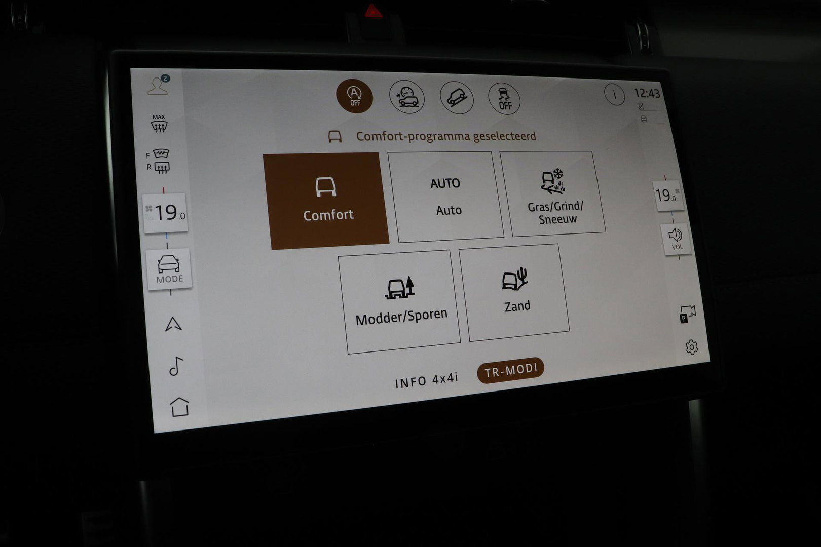 Land Rover Discovery Sport P270e PHEV Dynamic SE | NIEUW! | Panoramadak | Trekhaak | ACC | Meridian | Stoel+Stuurverwarming