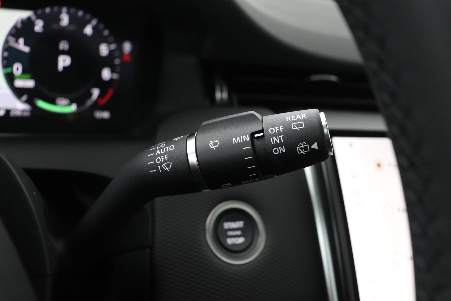 Land Rover Discovery Sport P270e PHEV Dynamic SE | NIEUW! | Panoramadak | Trekhaak | ACC | Meridian | Stoel+Stuurverwarming